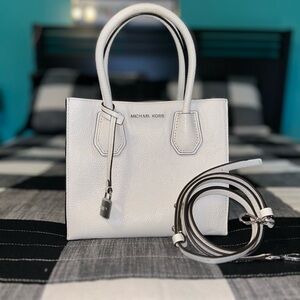 Micheal Kors Small White Purse with Crossbody Strap